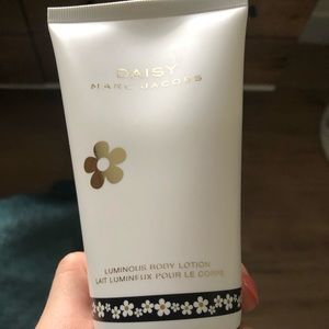 Marc Jacobs Daisy Luminous Body Lotion